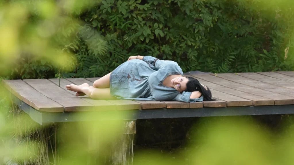 Žena sama sa sobom povlači granicu — distanca kao zaštita u odnosu