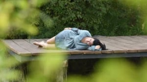 Žena sama sa sobom povlači granicu — distanca kao zaštita u odnosu